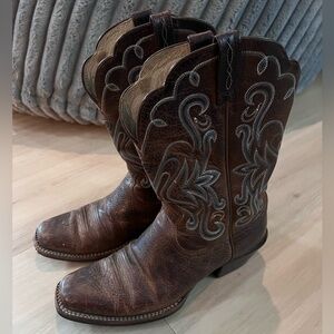Women’s Ariat pull on leather boots - size 8.5